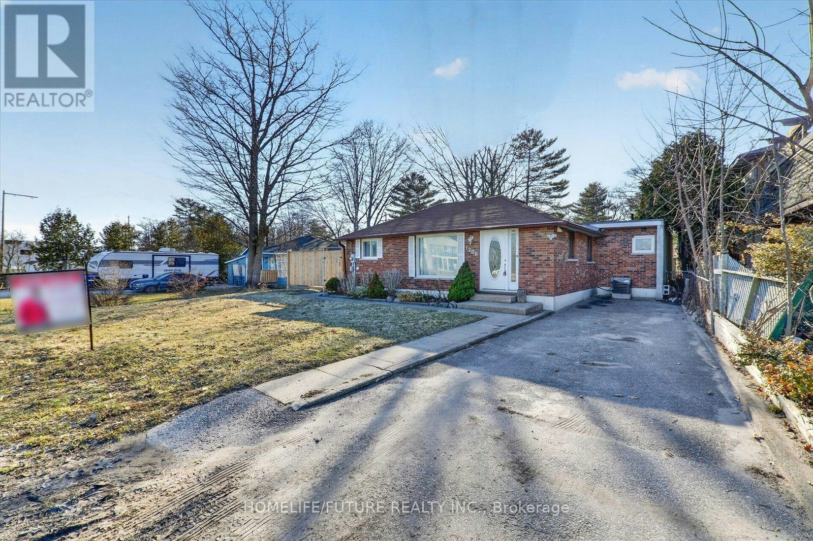 1200 Mosley Street, Wasaga Beach, ON, L9Z 2E7 - 2