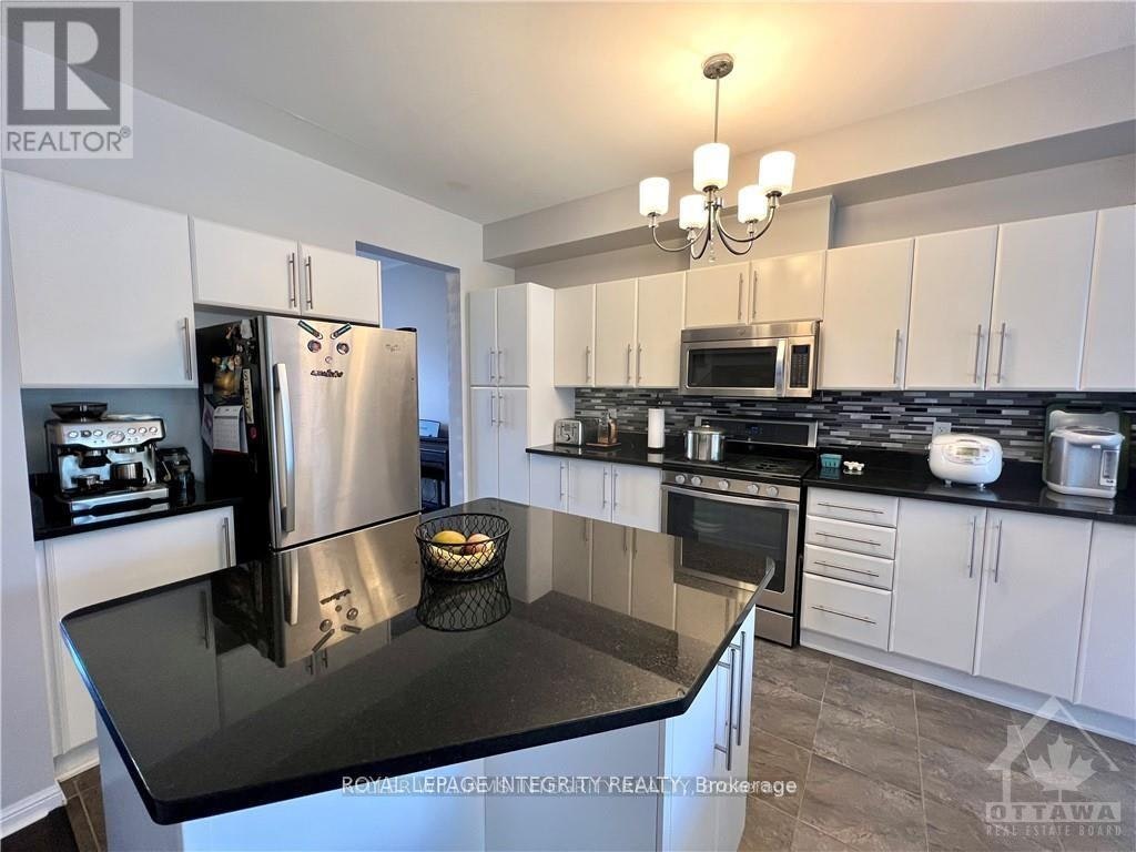 140 Battersea Crescent, Ottawa, ON, K2T 0C5 - 3