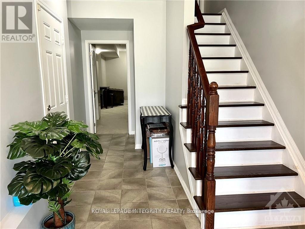 140 Battersea Crescent, Ottawa, ON, K2T 0C5 - 2