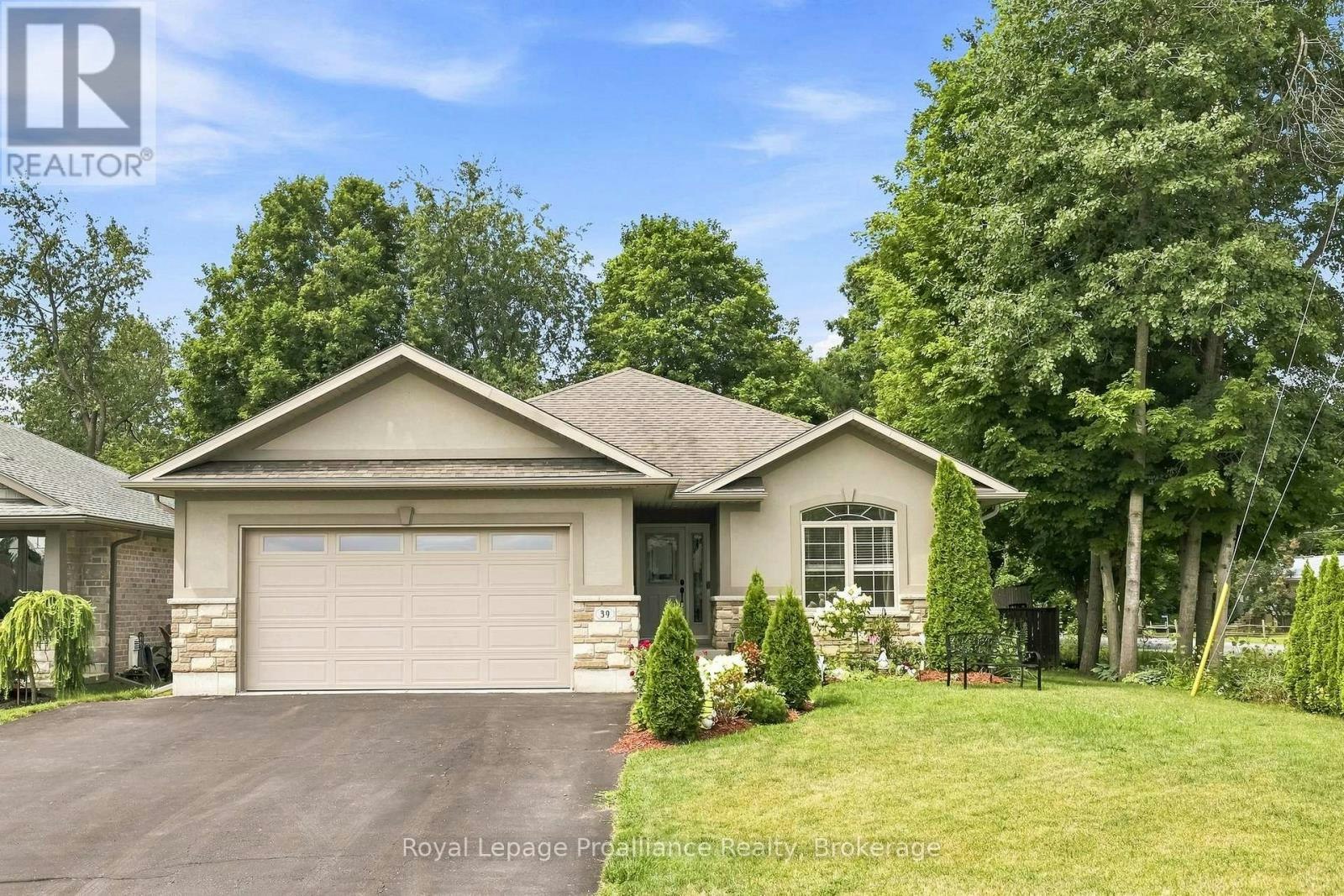 39 Lakewood Crescent, Quinte West, ON, K8V 5P4