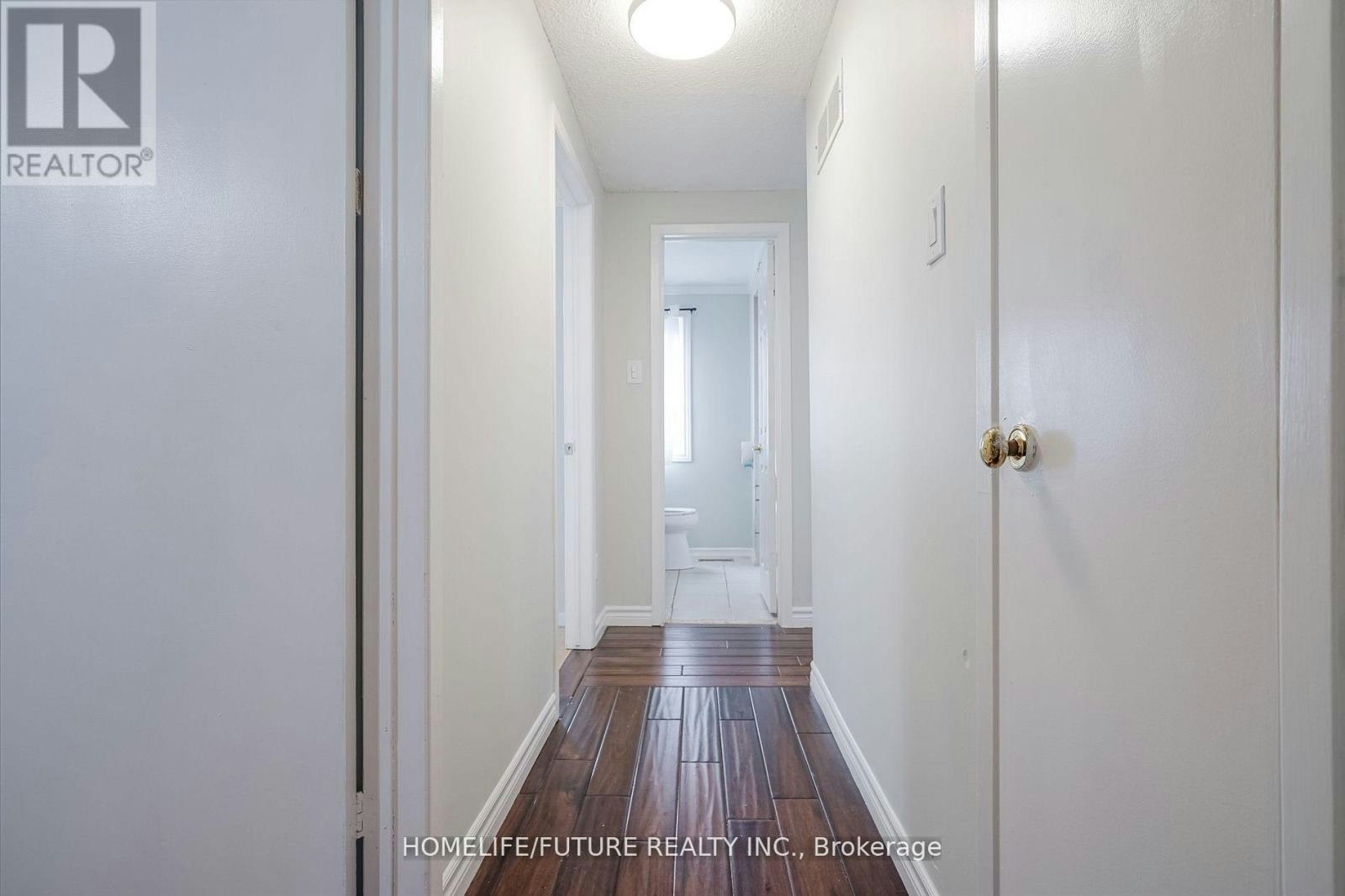 MAIN & 2ND FLR-47 Carisbrooke Square, Toronto, ON, M1B 4M5 - 32