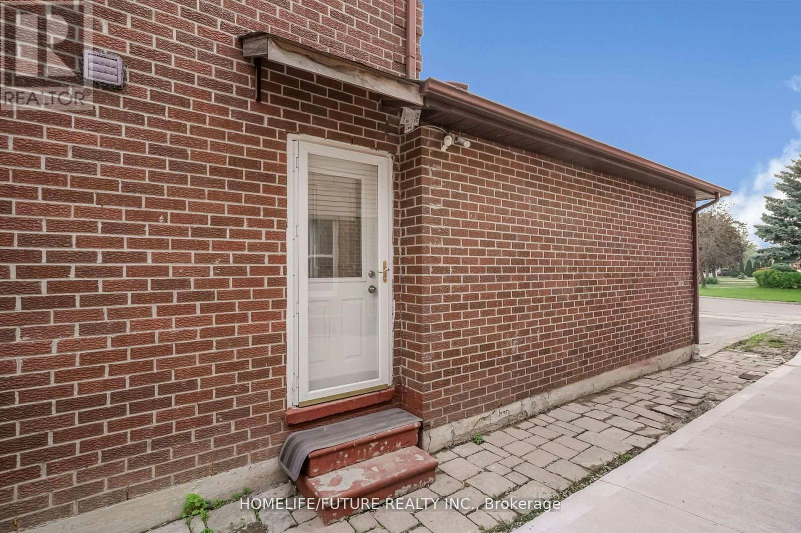 MAIN & 2ND FLR-47 Carisbrooke Square, Toronto, ON, M1B 4M5 - 3