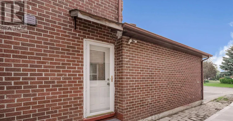 MAIN & 2ND FLR-47 Carisbrooke Square, Toronto, ON, M1B 4M5 - 3