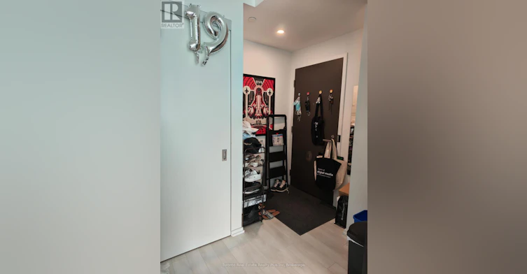 2914-197 Yonge Street, Toronto, ON, M5B 1M4 - 7