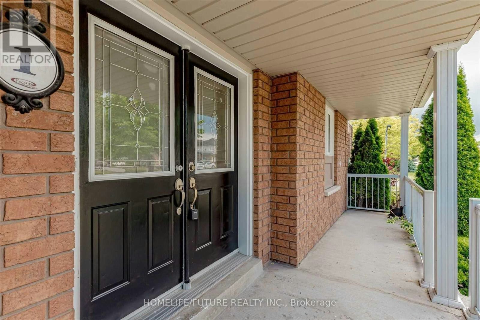 1 Catkins Crescent, Whitby, ON, L1R 3A2 - 3