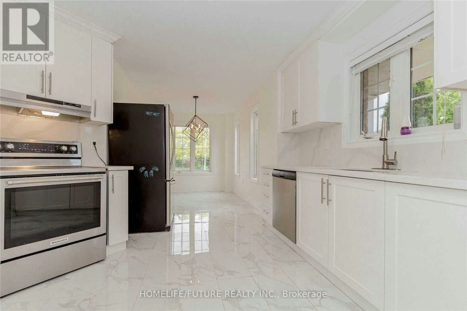 1 Catkins Crescent, Whitby, ON, L1R 3A2 - 8