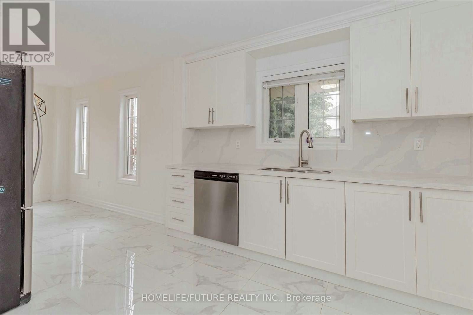 1 Catkins Crescent, Whitby, ON, L1R 3A2 - 9