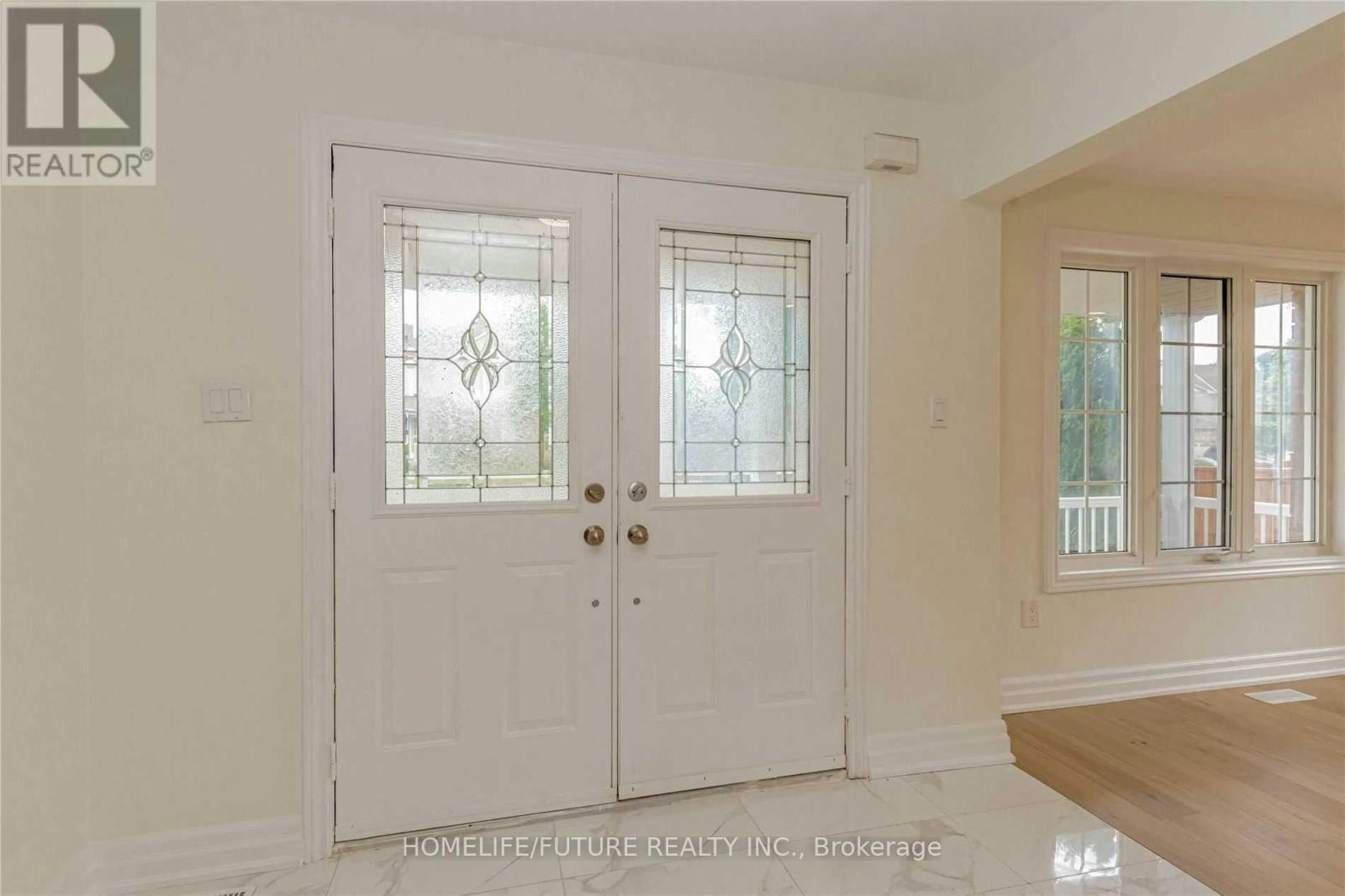 1 Catkins Crescent, Whitby, ON, L1R 3A2 - 4