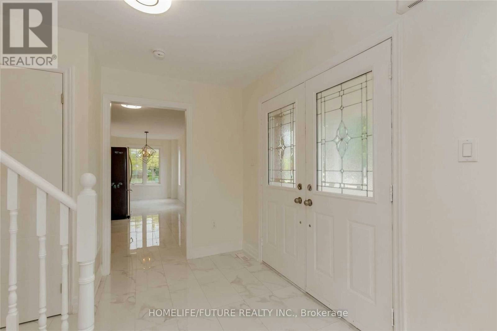 1 Catkins Crescent, Whitby, ON, L1R 3A2 - 5