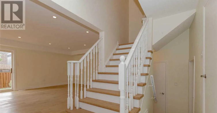 1 Catkins Crescent, Whitby, ON, L1R 3A2 - 32