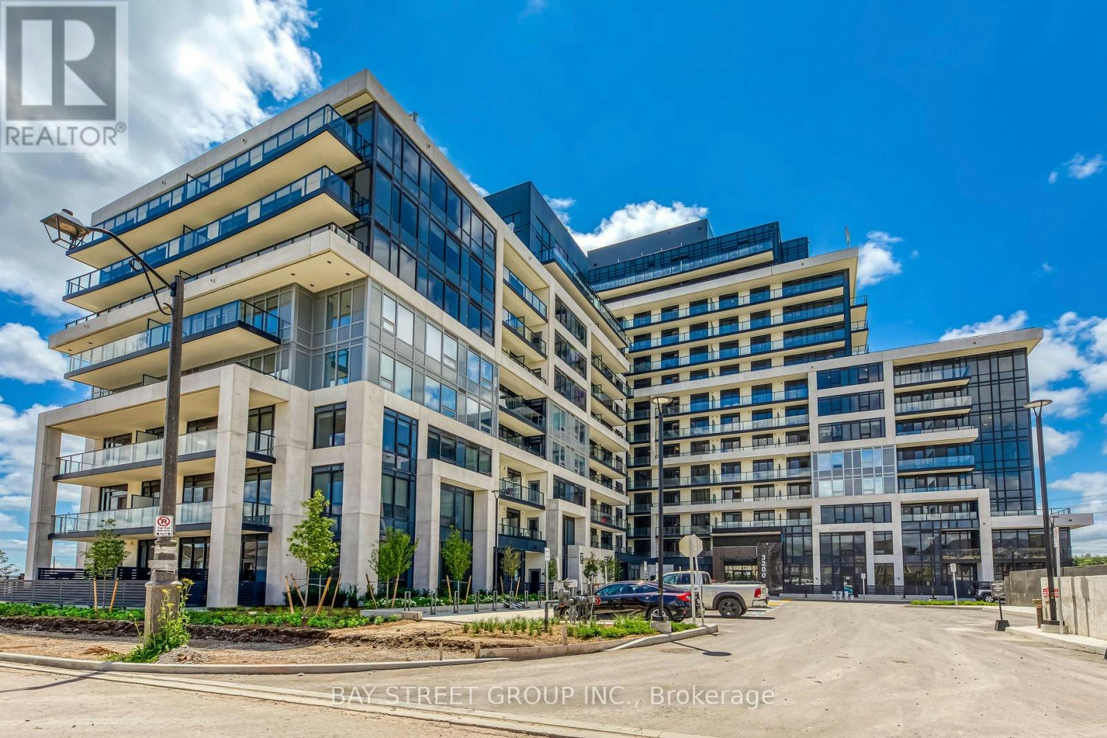 520-3200 William Coltson Avenue, Oakville, ON, L6H 7C2