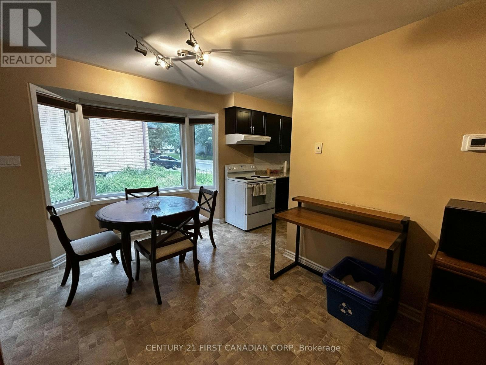 ROOM 3-460 Castlegrove Boulevard, London, ON, N6G 1K8 - 4