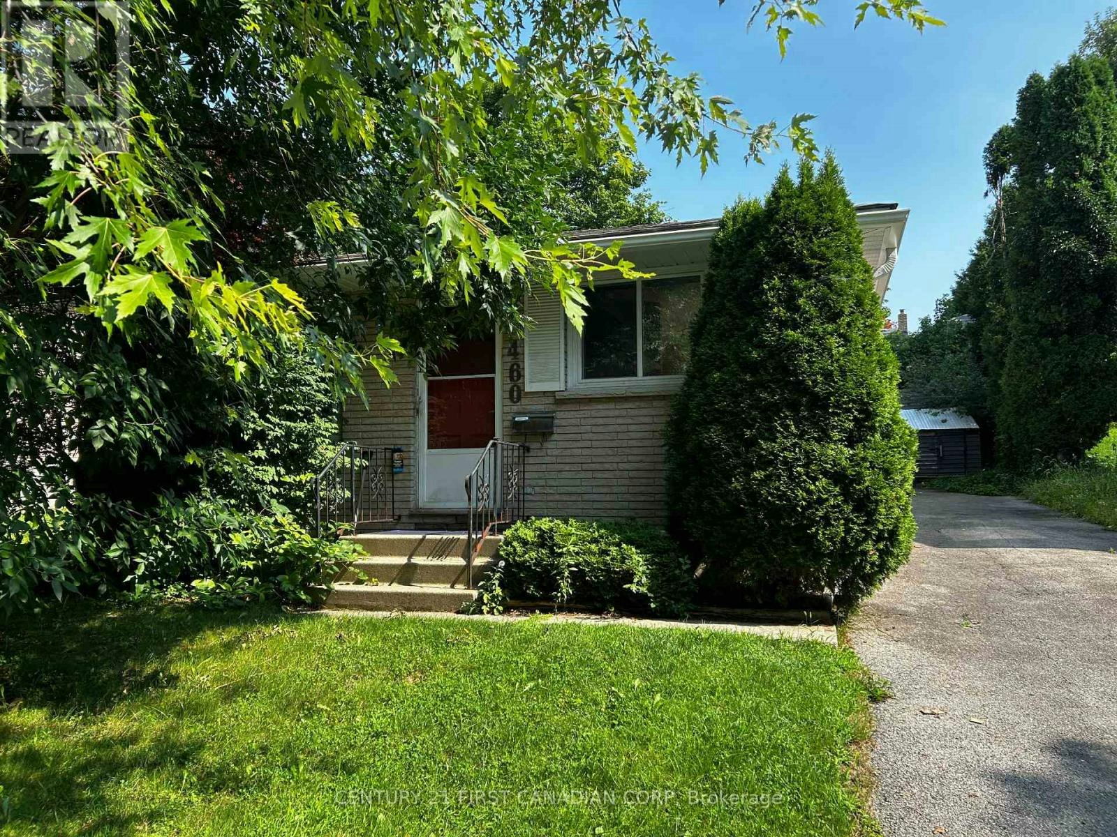 ROOM 5-460 Castlegrove Boulevard, London, ON, N6G 1K8