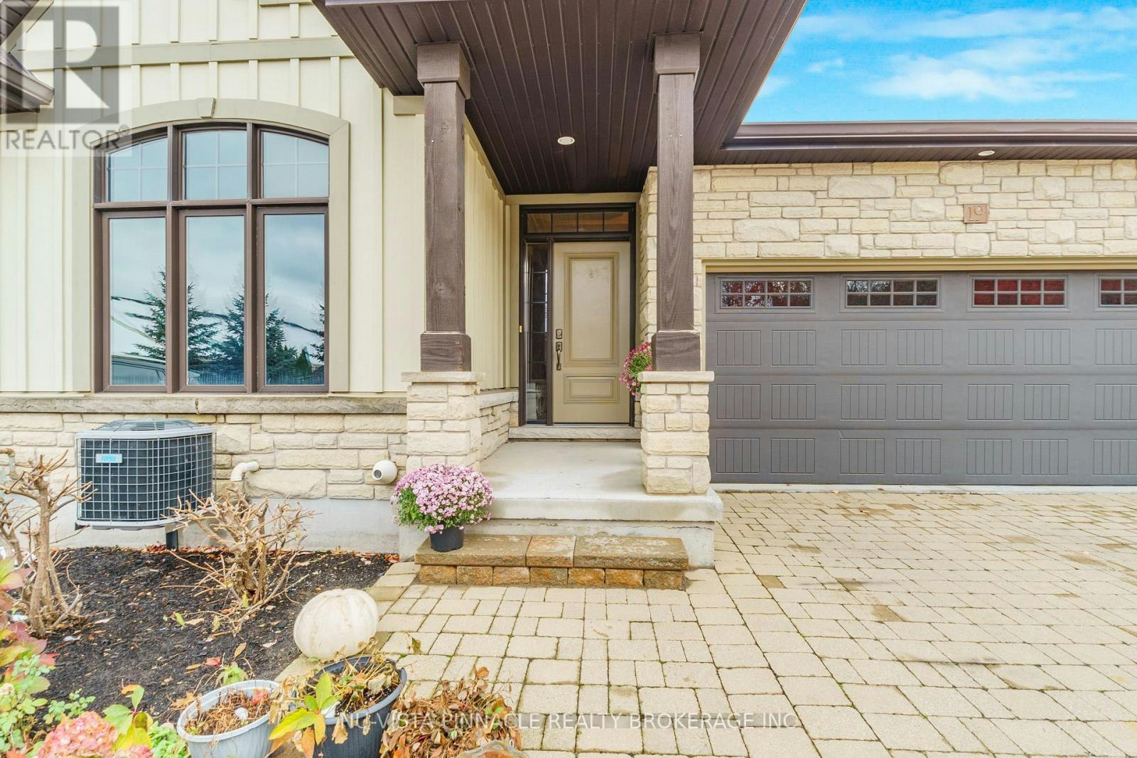 10-19 Hillside Drive E, Niagara-on-the-Lake, ON, L0S 1J0