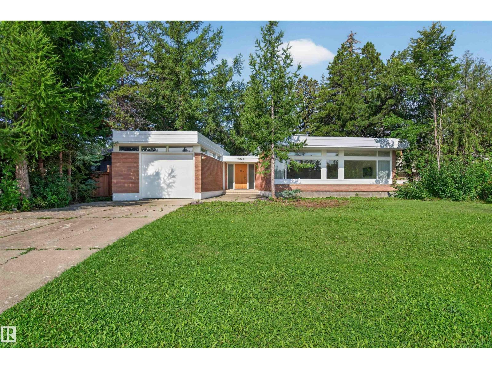 13842 Ravine Drive NW, Edmonton, AB, T5N 3M1