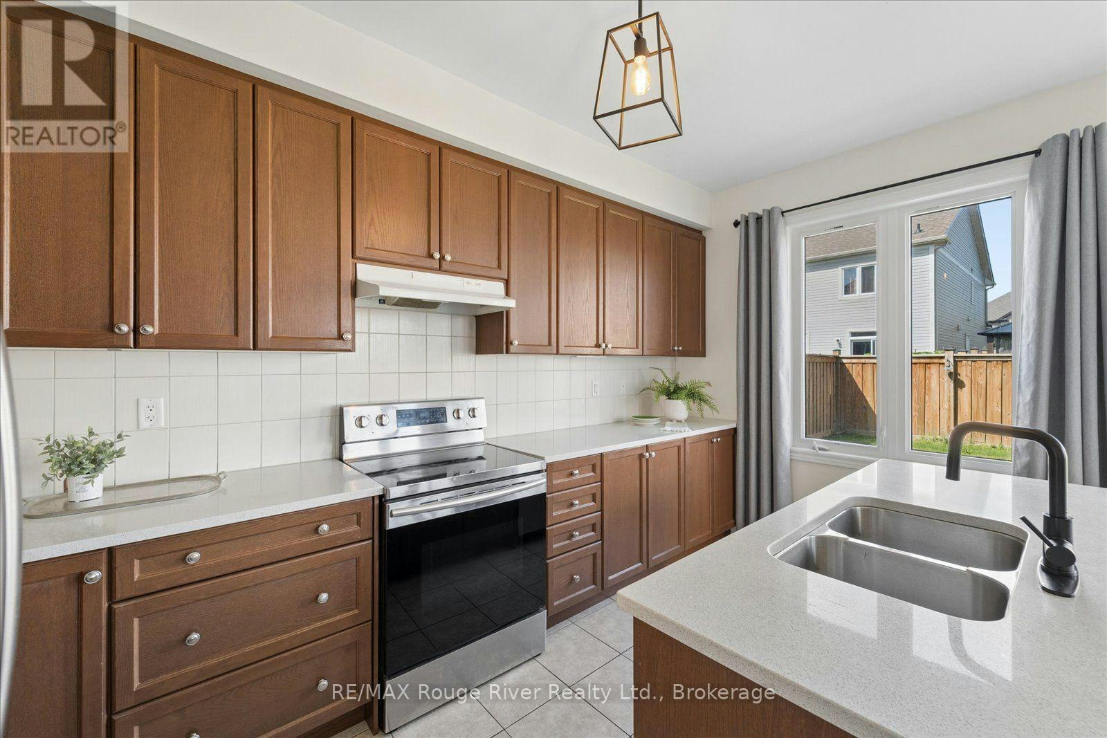 12 Bill Hutchinson Crescent, Clarington, ON, L1C 7E1 - 24
