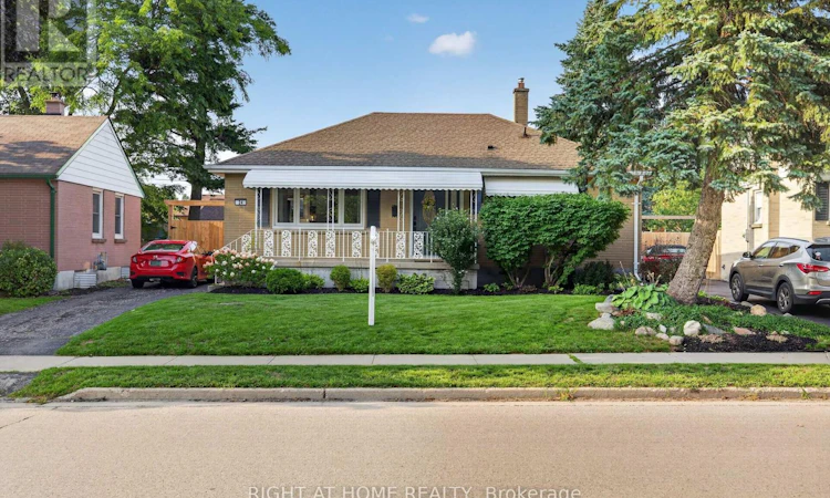 24 Tweedsmuir Avenue