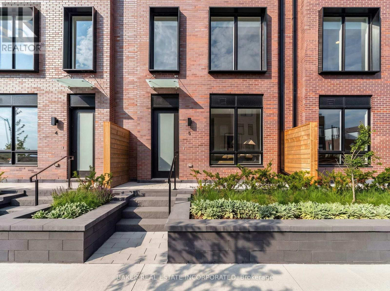 5-251 Masonry Way, Mississauga, ON, L5H 0B3
