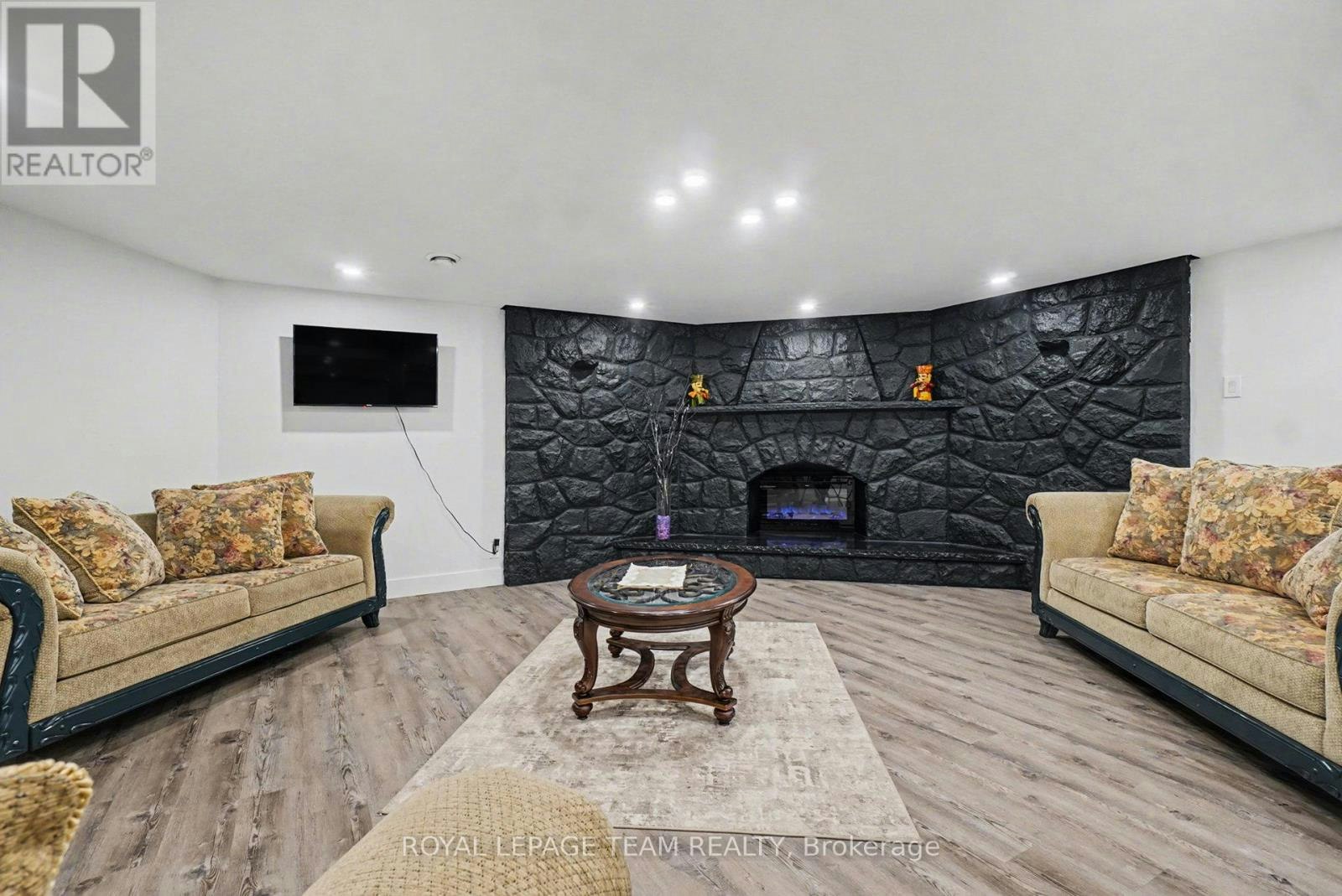 1570 River Road, Manotick, ON, K4M 1B4 - 4