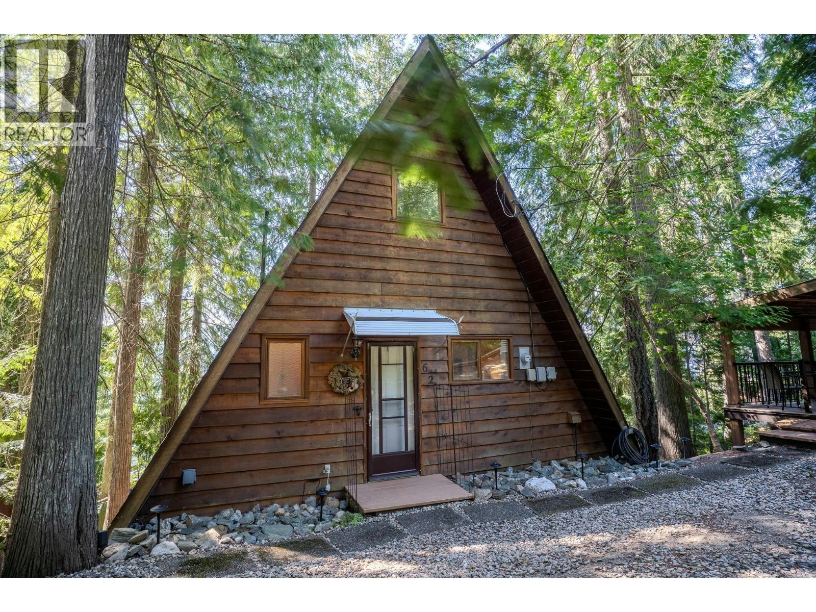 7496 Castle Heights, Anglemont, BC, V0E 1M8