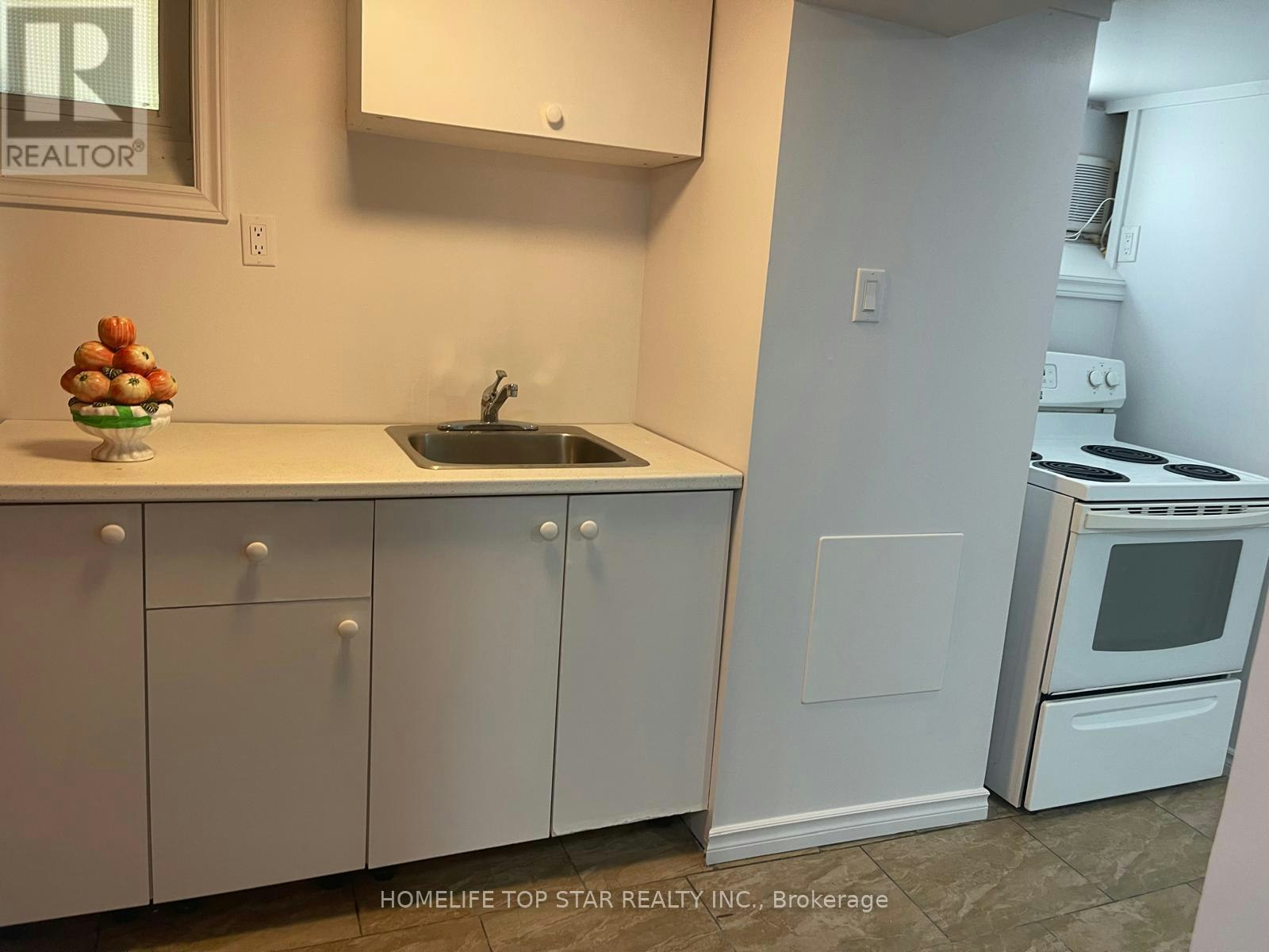 50 Chestnut Crescent, Toronto, ON, M1L 1Y5 - 4