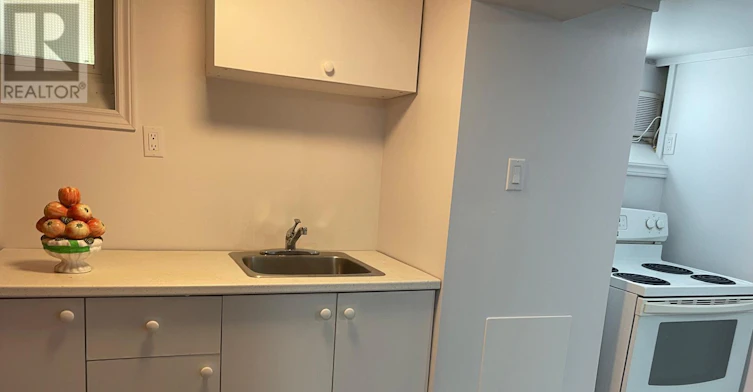 50 Chestnut Crescent, Toronto, ON, M1L 1Y5 - 4