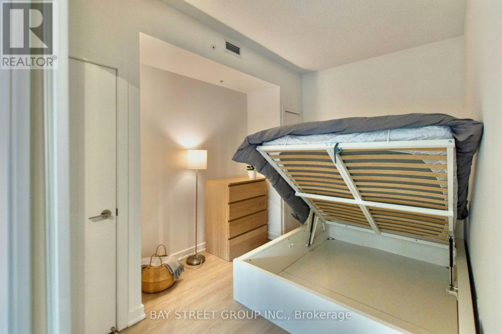 203-199 Richmond Street W, Toronto, ON, M5V 0H4 - 12