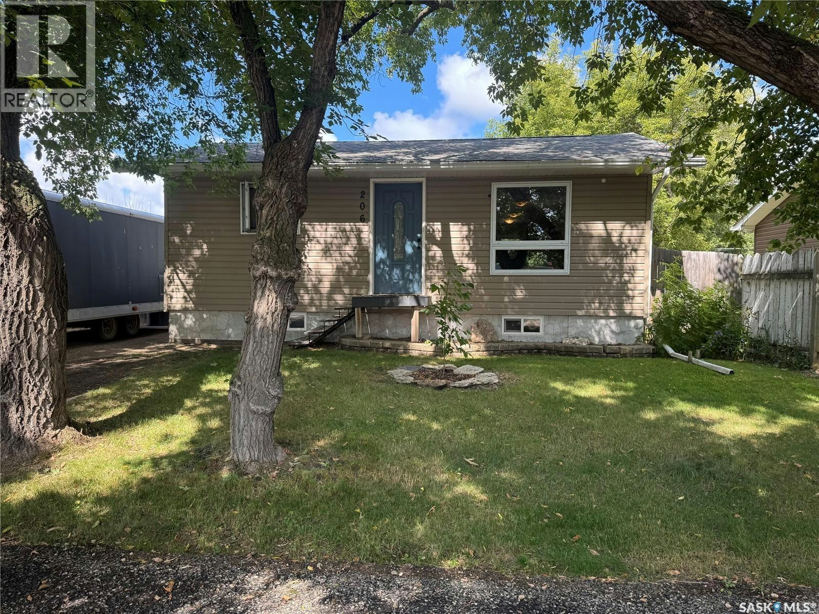 206 2nd Street N, Wakaw, SK, S0K 4P0