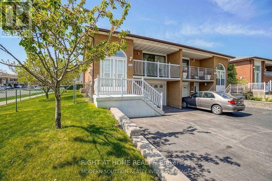 4076 Woodington Drive, Mississauga, ON, L4Z 1K2