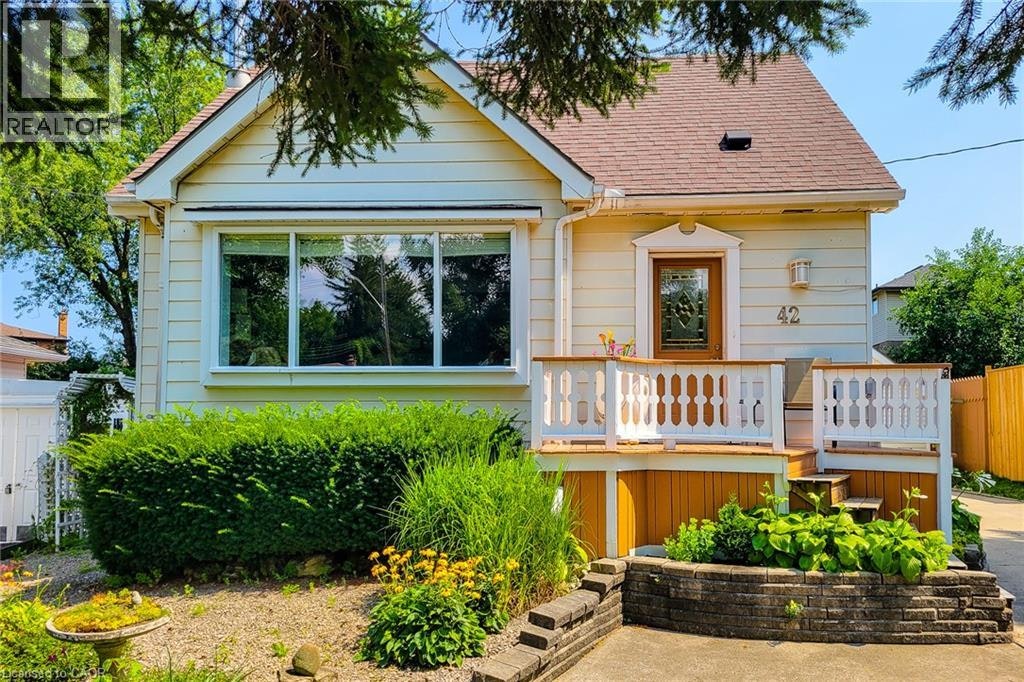 42 Lake Avenue N, Hamilton, ON, L8E 1L3