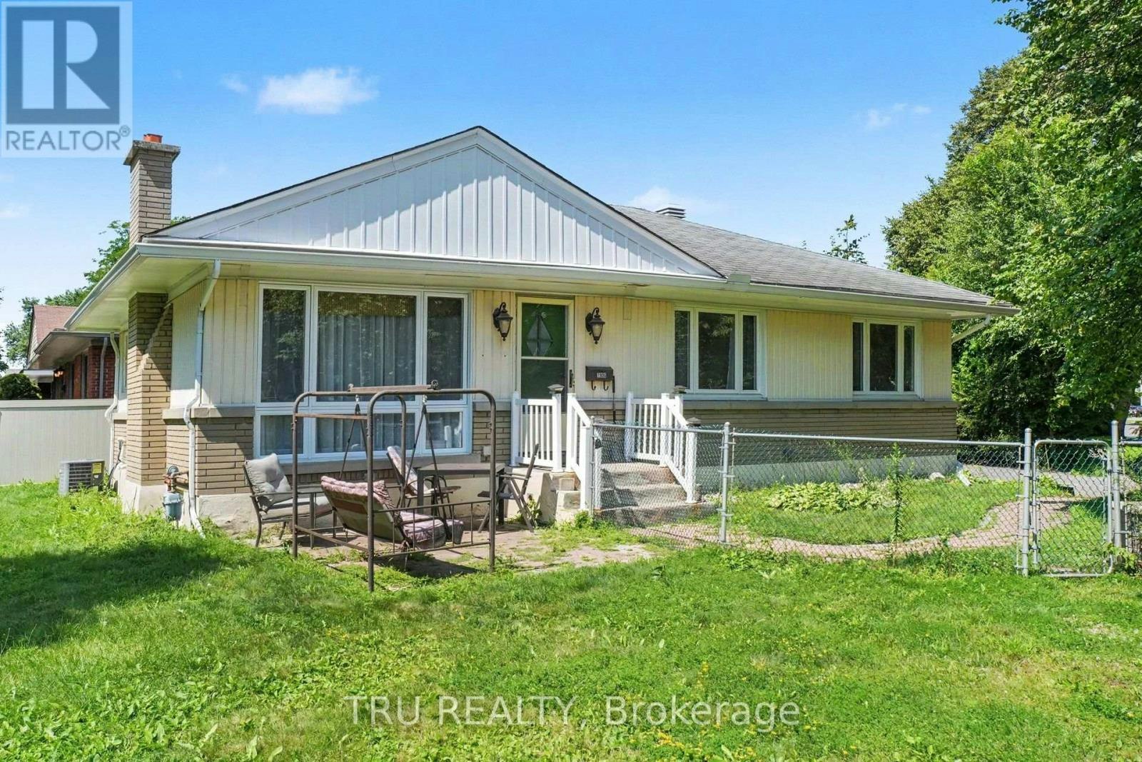 1908 Saunderson Drive, Ottawa, ON, K1G 2C7