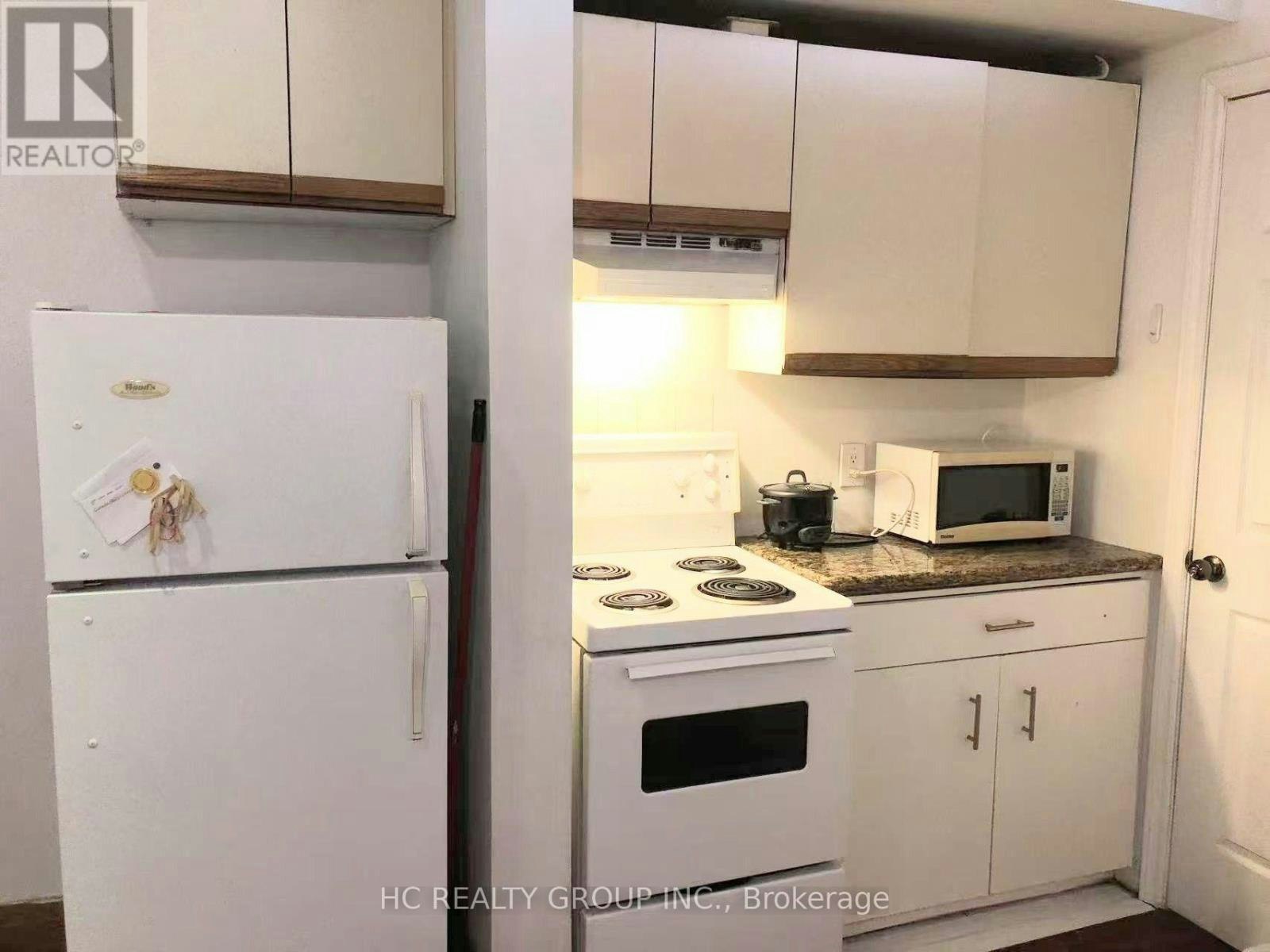 UPPER 2-92 Pembroke Street, Toronto, ON, M5A 2N8 - 3
