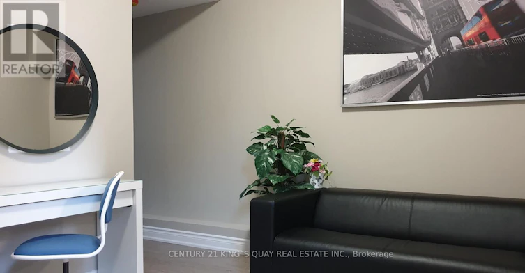 UL-626 Yonge Street, Toronto, ON, M4Y 1Z8 - 3