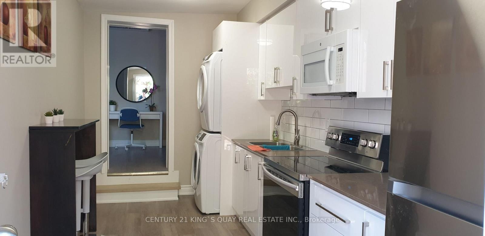 UL-626 Yonge Street, Toronto, ON, M4Y 1Z8 - 2