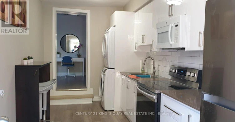 UL-626 Yonge Street, Toronto, ON, M4Y 1Z8 - 2