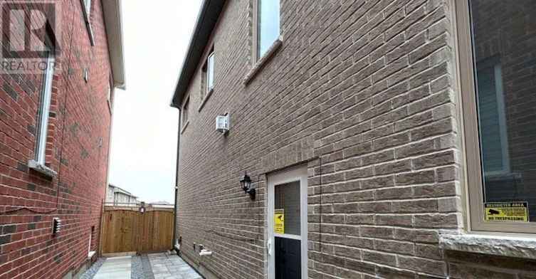 41 Manila Avenue, Markham, ON, L3R 0K6 - 4