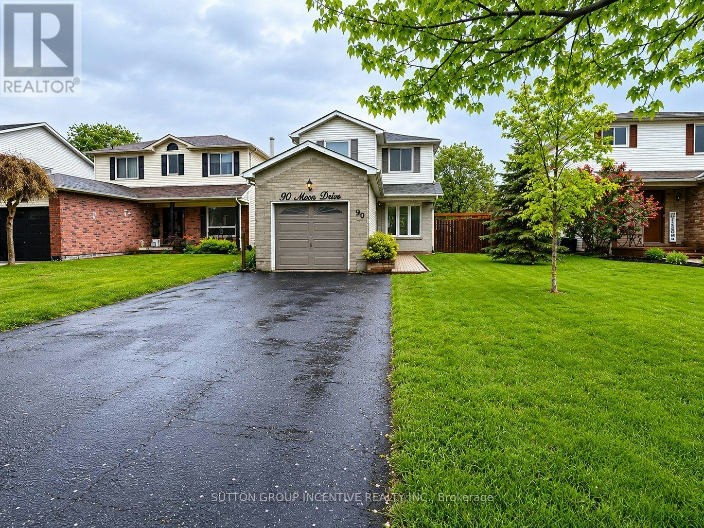 90 Moon Drive, Barrie, ON, L4N 7G9