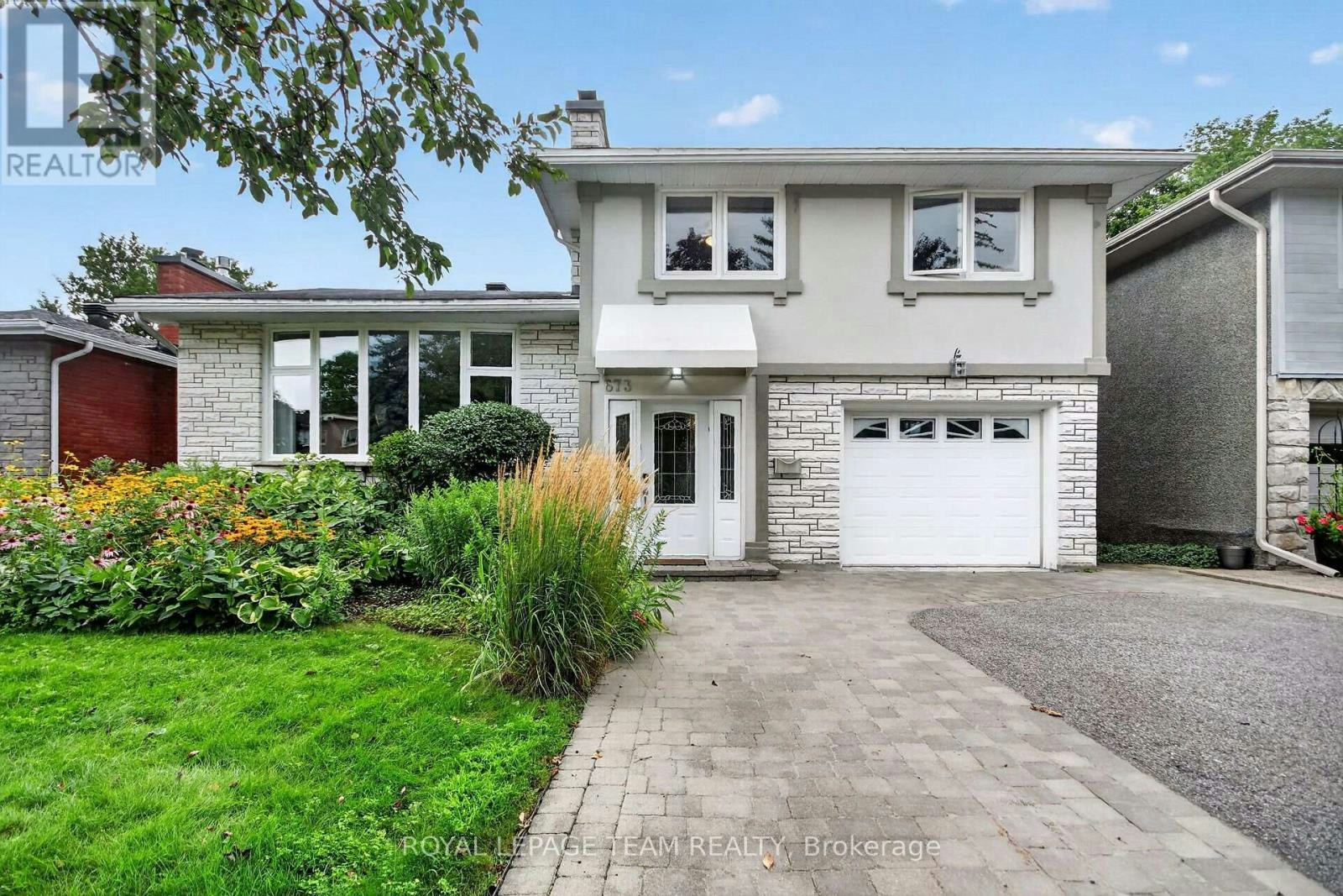 673 Golden Avenue, Ottawa, ON, K2A 2G3