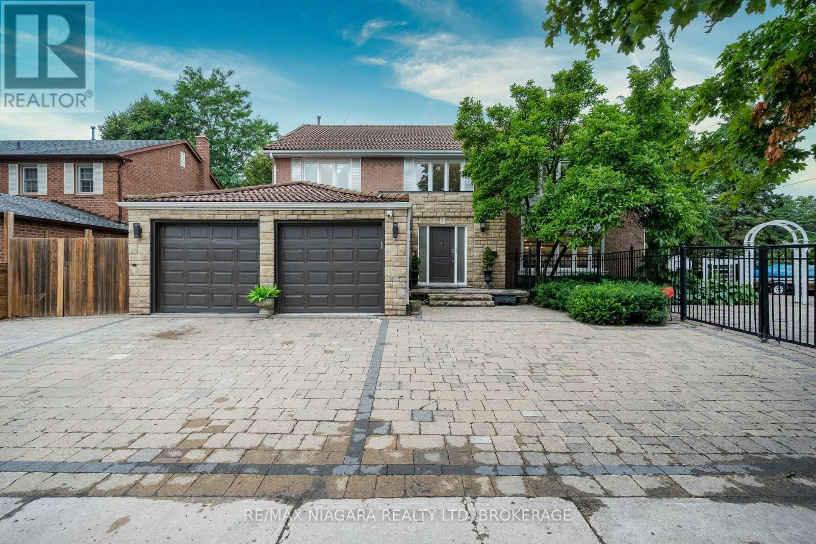 2 Aitken Circle, Markham, ON, L3R 7K6
