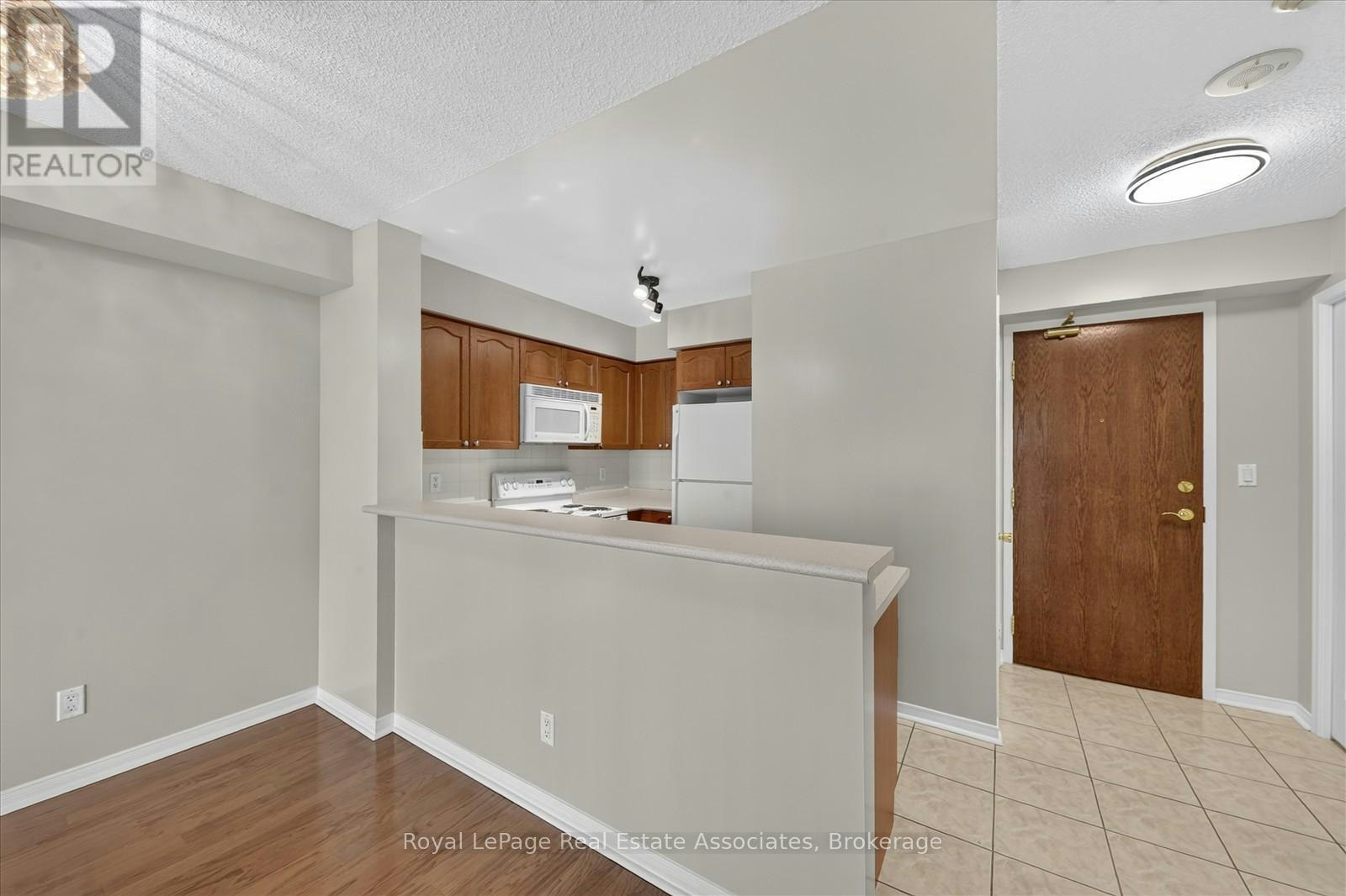 908-7 Michael Power Place, Toronto, ON, M9A 0A4 - 7