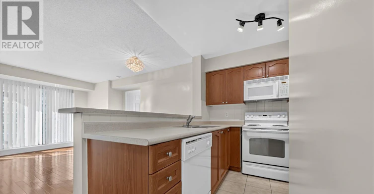908-7 Michael Power Place, Toronto, ON, M9A 0A4 - 3