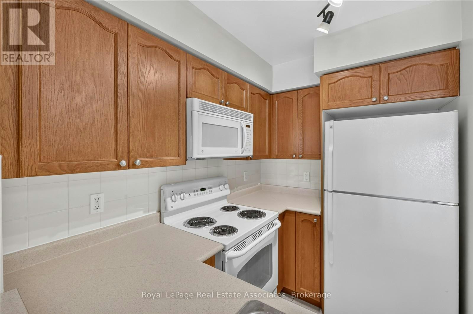 908-7 Michael Power Place, Toronto, ON, M9A 0A4 - 6