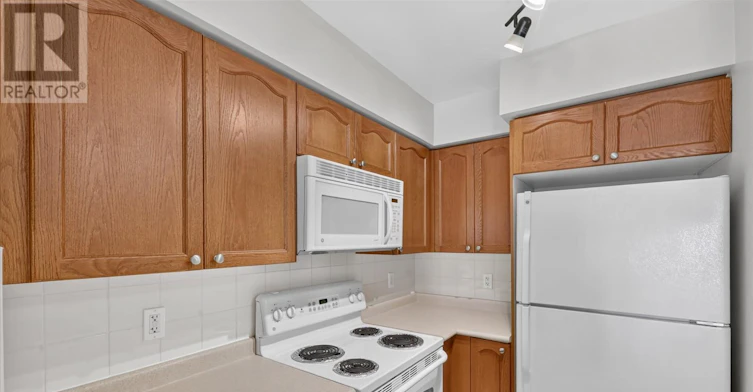908-7 Michael Power Place, Toronto, ON, M9A 0A4 - 6