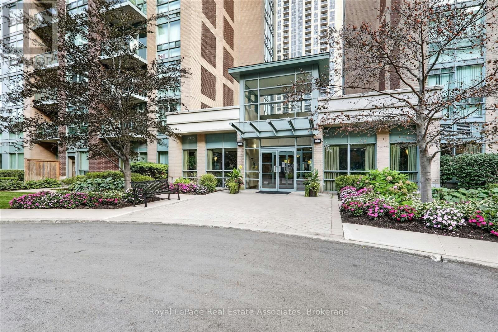 908-7 Michael Power Place, Toronto, ON, M9A 0A4 - 40