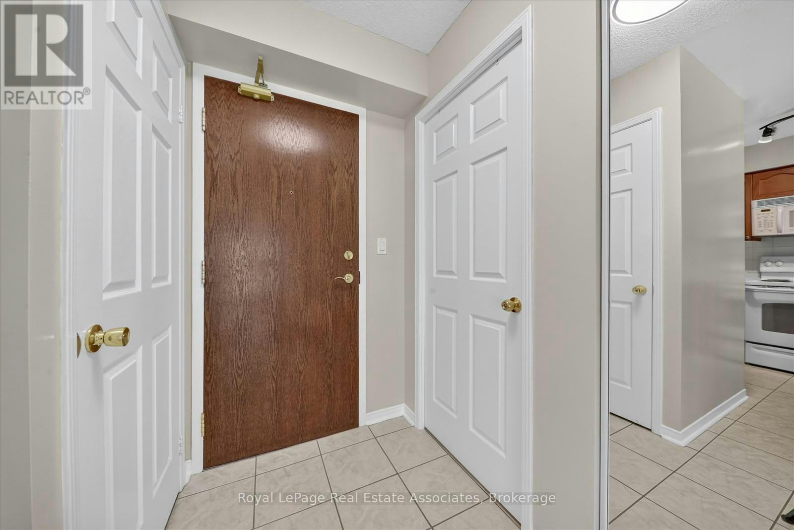 908-7 Michael Power Place, Toronto, ON, M9A 0A4 - 2