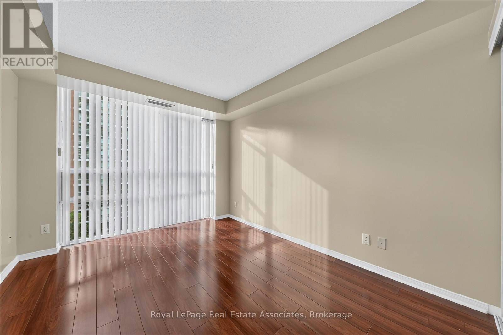 908-7 Michael Power Place, Toronto, ON, M9A 0A4 - 18