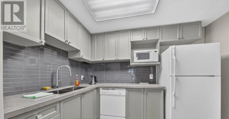 908-7 Michael Power Place, Toronto, ON, M9A 0A4 - 32