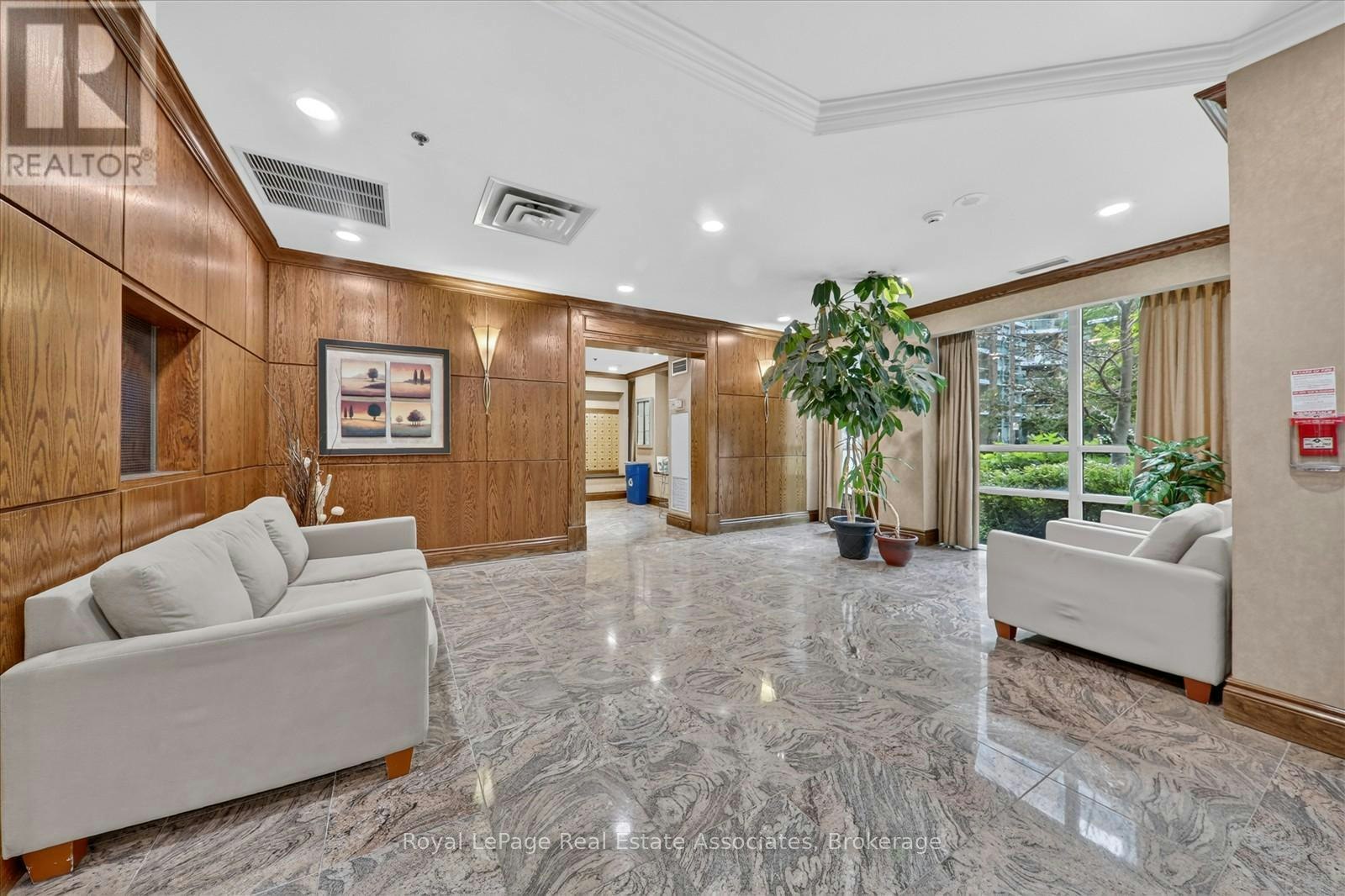 908-7 Michael Power Place, Toronto, ON, M9A 0A4 - 34