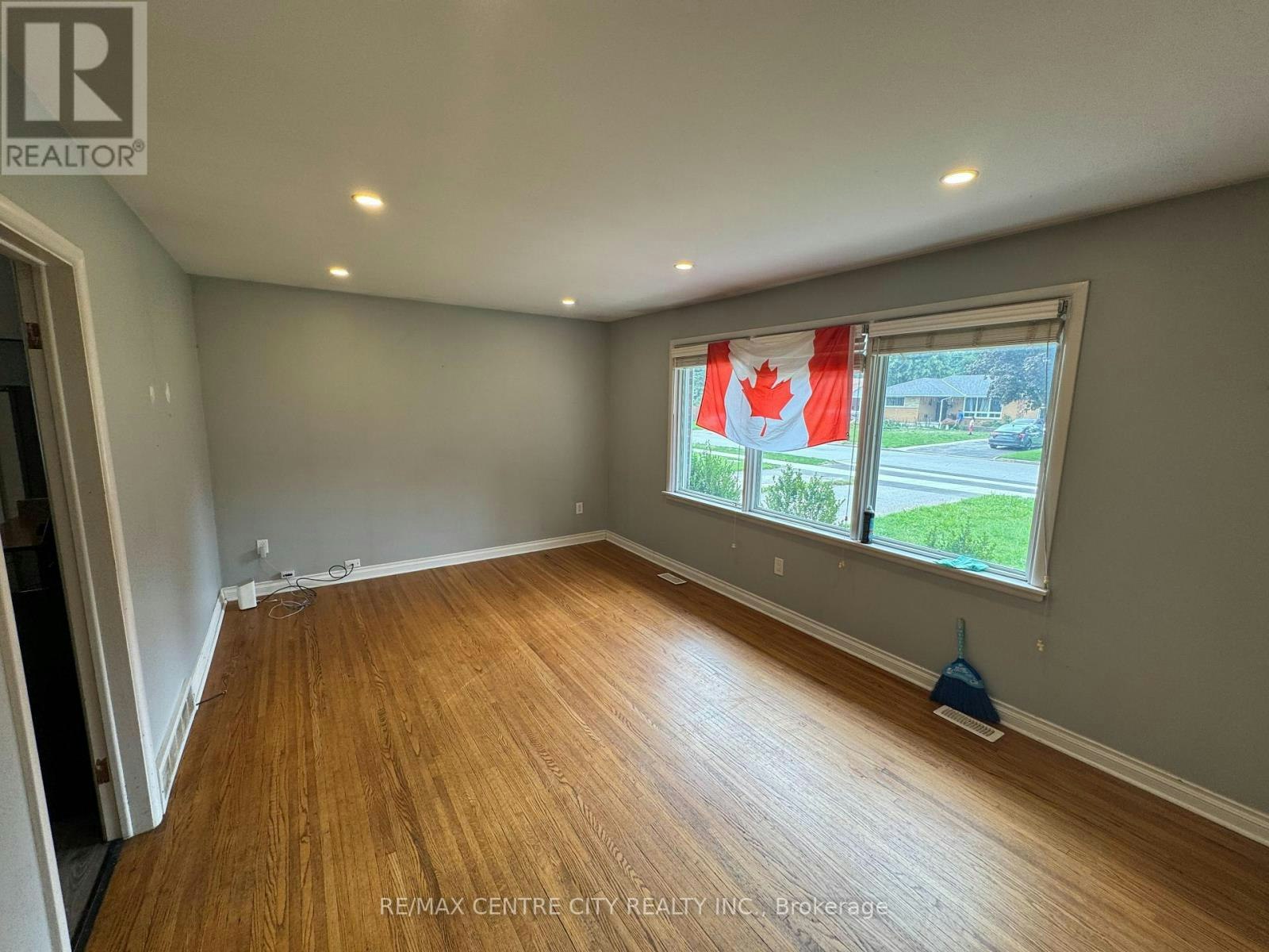 10 Tewksbury Crescent, London, ON, N5V 2M8 - 7