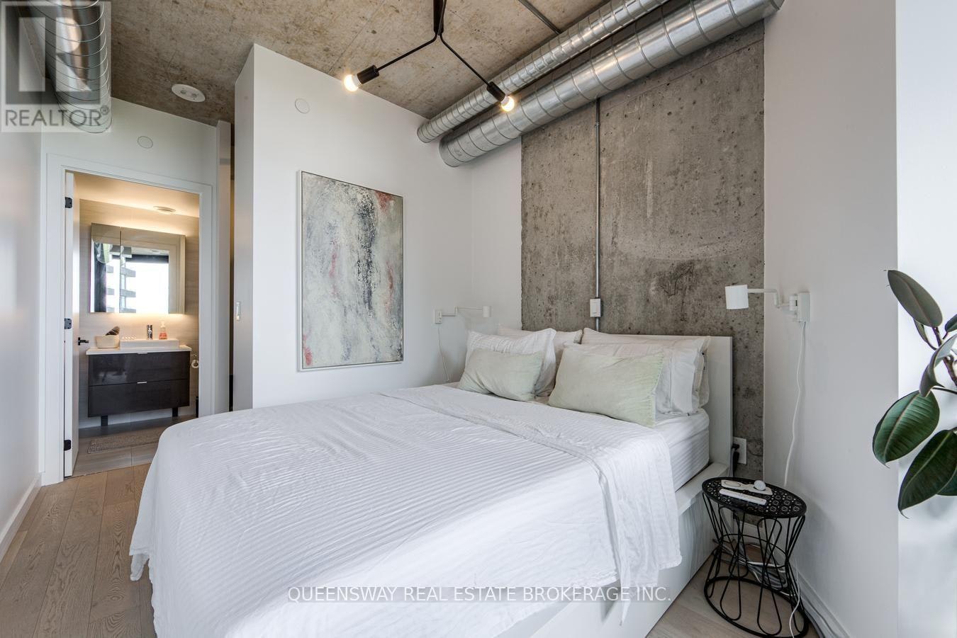 812-21 Lawren Harris Square, Toronto, ON, M5A 1T4 - 21